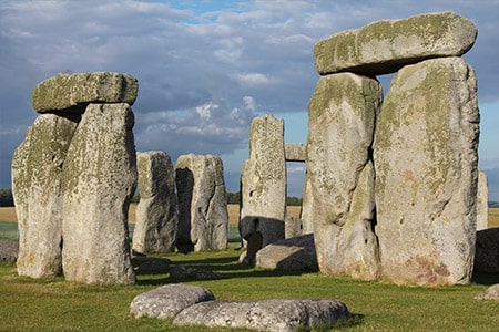 The History of Geomancy Stonehenge Under Dark Clouds<br />
